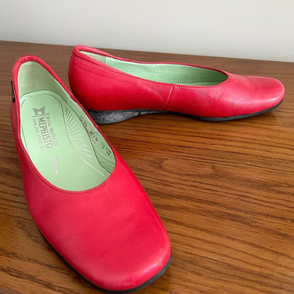 Mephisto Red Size 7 Flats